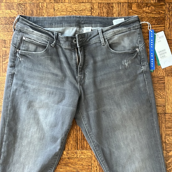 NWT H&M Distressed grey jeans - Picture 2 of 6